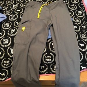 Grey and yellow scrub pants too big size xs